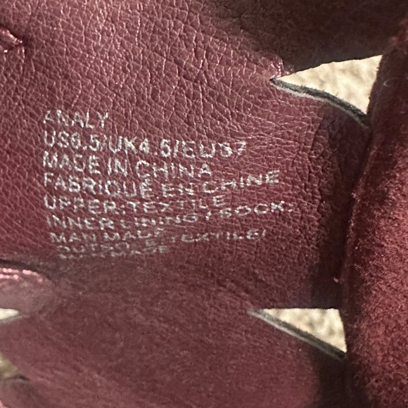 Heels - Picture 3 of 3